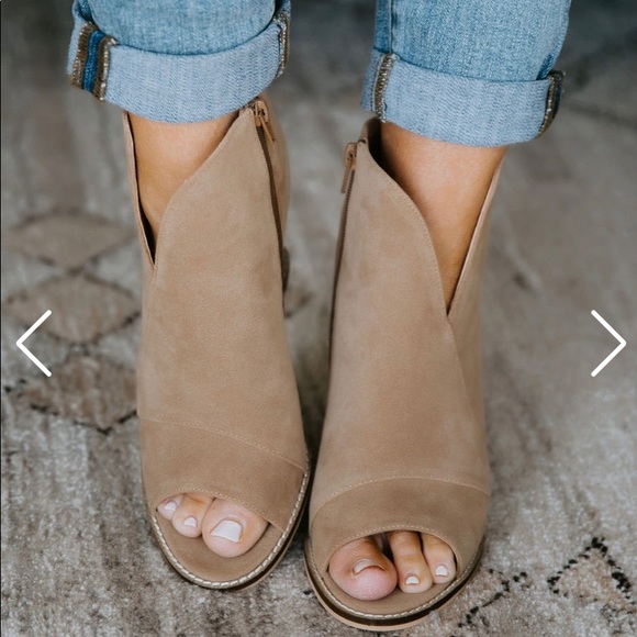 Shoes - Taupe Peep Toe Wedges from Lauriebelles Size 7.5